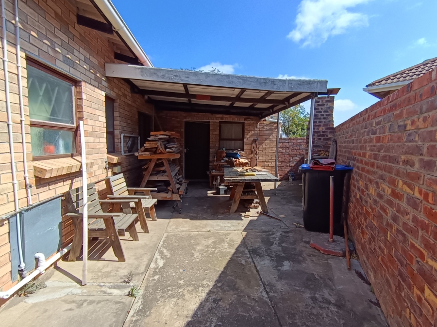 2 Bedroom Property for Sale in Noorsekloof Eastern Cape